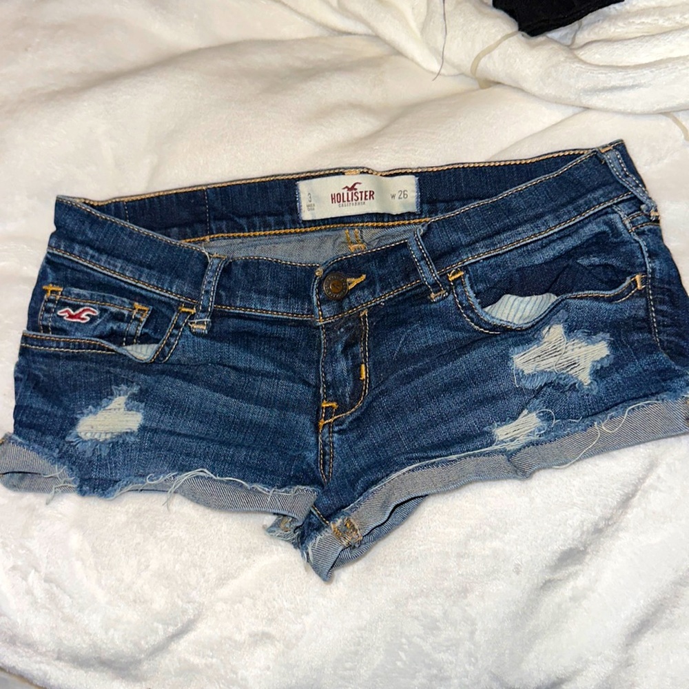 Low waisted, short Hollister jeans